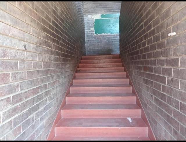 25 BEDROOM COMPLEX FOR SALE IN VEREENIGING CENTRAL